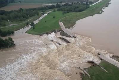 Images show dam burst in Polish town of Paczków: evacuations underway in several places