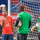 Feyenoordfans met hoofd in de wolken, maar waar blijven de versterkingen?