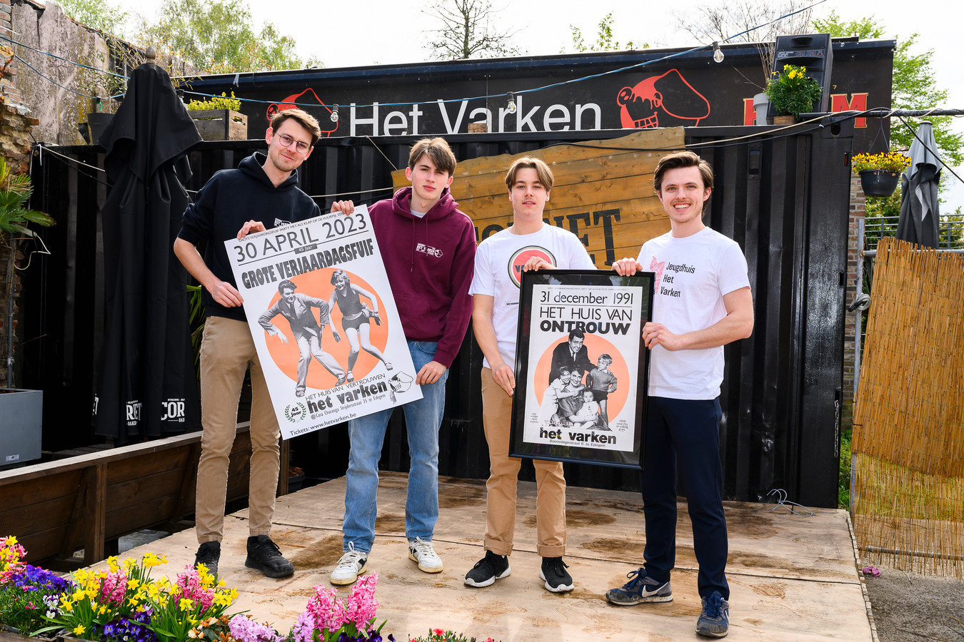 “Onze oudvarkens nog eens terug samenbrengen” jeugdhuis Het Varken