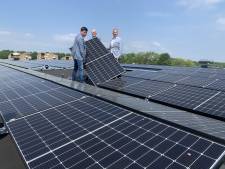 Honderden zonnepanelen op het dak van GGD-priklocatie in Oud-Beijerland: ‘Een mooie stap!’