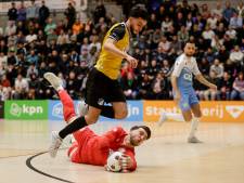 Ayoub Boukhari schiet met scherp bij zaalvoetballers FC Eindhoven; winst in eerste halve finale play-offs