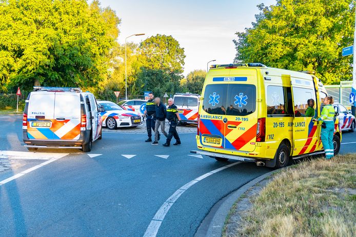 Eén van de inzittenden is na het ongeluk op de A27 direct onder politiebegeleiding naar het ziekenhuis gebracht.