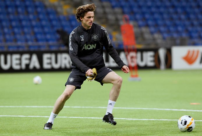 Max Taylor tijdens de training in het stadion van FC Astana.