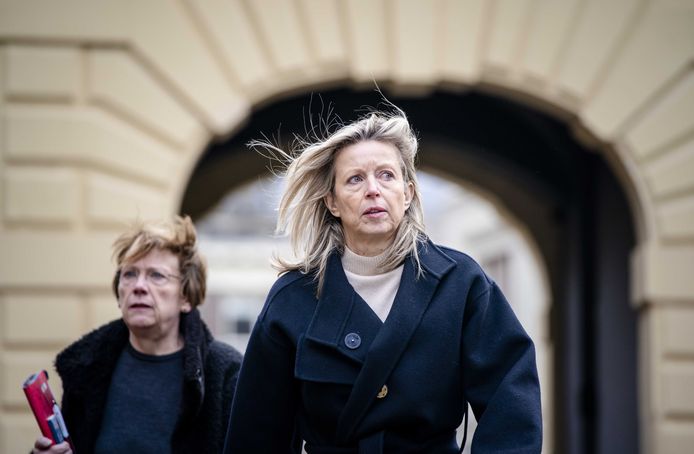 Kajsa Ollongren, minister van Defensie, staat de pers te woord over de Russische aanval op Oekraïne.
