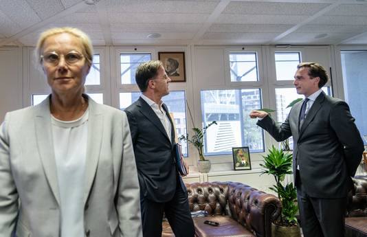 Sigrid Kaag, minister van Financiën en premier Mark Rutte met Thierry Baudet (FvD) voorafgaand aan een gesprek over de Voorjaarsnota.