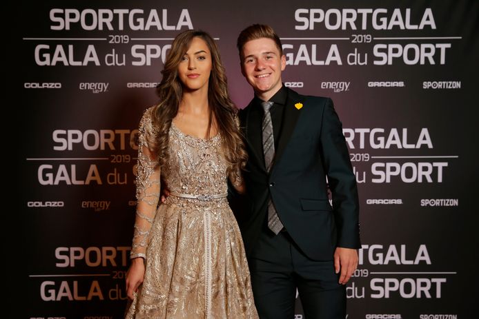 Remco Evenepoel op de rode loper van het Sportgala met zijn vriendin Oumi.