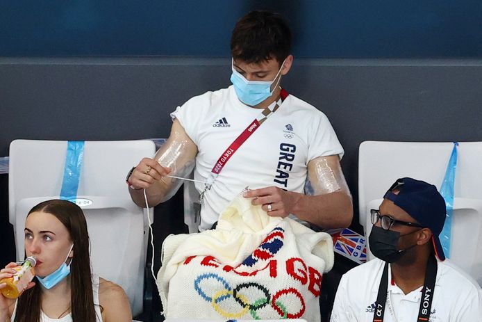Tom Daley en zijn breiwerk.