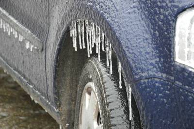 Code geel: wegen vannacht verraderlijk glad door ijzel en sneeuw