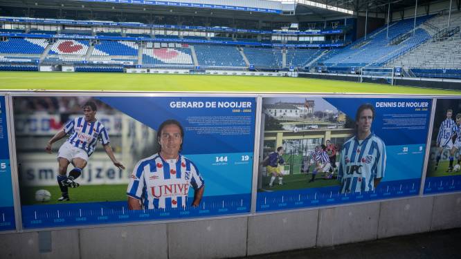 Broers Gérard en Dennis de Nooijer hebben eigen billboard in stadion Heerenveen