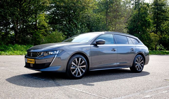 De Peugeot 508 SW onderscheidt zich vooral met z'n opvallende design en goede rijeigenschappen.