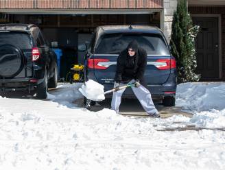 Texaanse burgemeester treedt af na ondoordachte Facebookpost over extreem weer: “Zwem of verzuip!”
