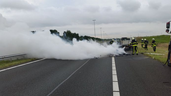 Autobrand op A4 bij grens met België.
