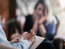 Enschedese psycholoog werd ‘stapelverliefd’ op cliënte, nu is hij geschorst: ‘Moet de consequenties aanvaarden’