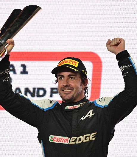 Alonso (40) glimt van oor tot oor na eerste podiumplek in zeven jaar