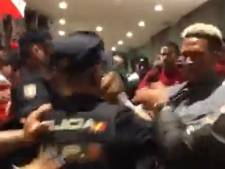 Chaos in Madrid: voetbal­lers Peru raken in aanloop naar duel met Marokko slaags met Spaanse politie