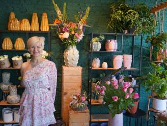 NET OPEN. Floriste Ria (53) verhuist naar eigen pand in Kasteelstraat: “Late carrièreswitch maar nog geen moment spijt gehad”