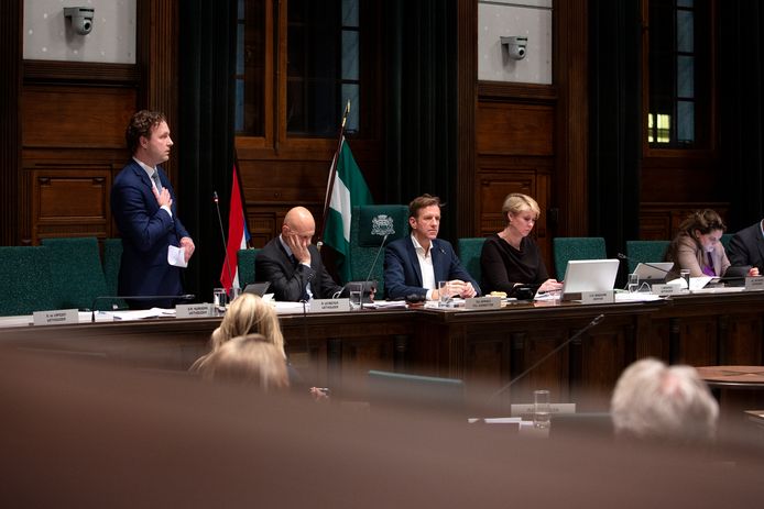 Wethouder Bas Kurvers (stedelijke ontwikkeling, VVD) zei nog altijd achter de sloop- nieuwbouwplannen te staan.