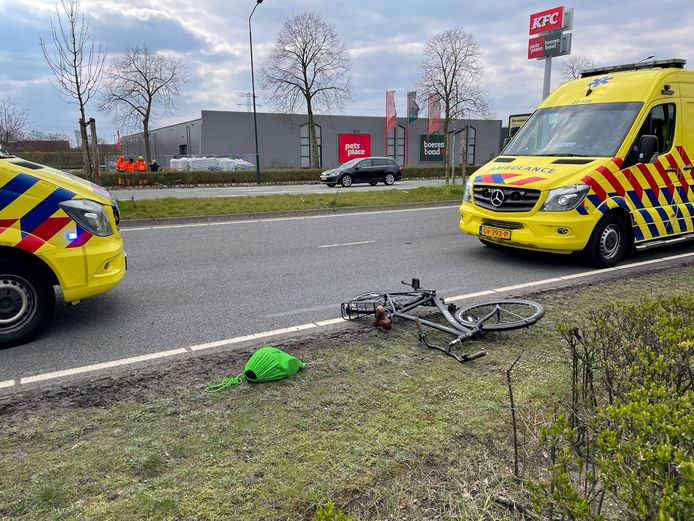 Fietser Zwaargewond Door Aanrijding Met Auto In Helmond Helmond Ed Nl
