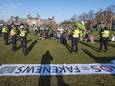 De demonstratie op Museumplein in Amsterdam wordt ontbonden door de politie.
