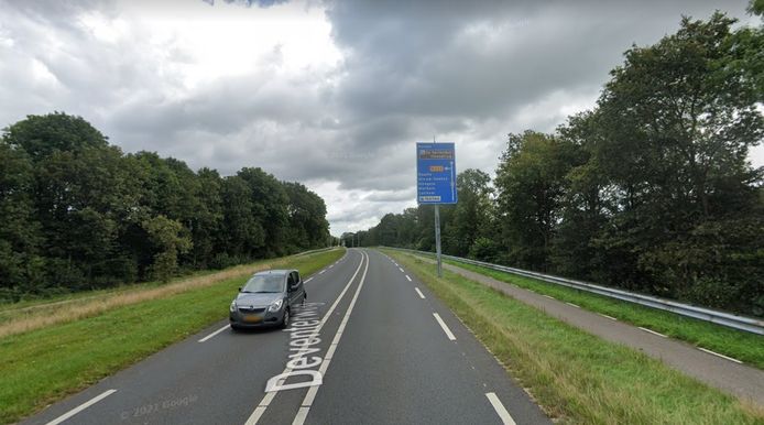 Het bord dat omver gereden is.