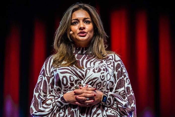 Reshma Roopram tijdens een voorzittersdebat.