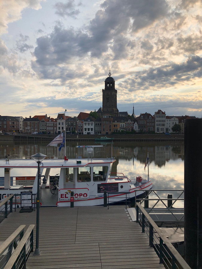 Met dit pontje vervoert Georg Keibler dagelijks tientallen mensen van De Worp naar de binnenstad in Deventer en andersom. Deventer vervoert dagelijks