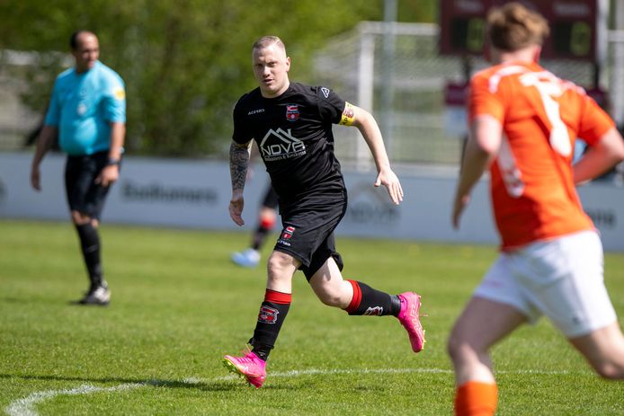 Cobu Boys-spits John Riezebos draagt elke goal op aan zijn vader: ‘Ik ...