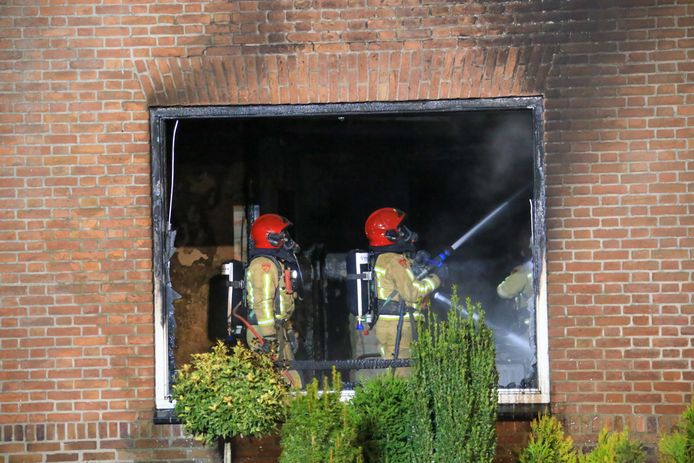 Veel schade na uitslaande woningbrand in Helmond