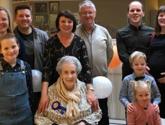 Maria viert 100ste verjaardag in woonzorgcentrum Denderrust: “Meer dan 100 verjaardagskaartjes”
