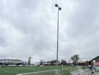 “Zonnepanelen op daken van voetbalkantines kunnen energiezorgen bij de clubs wegnemen”
