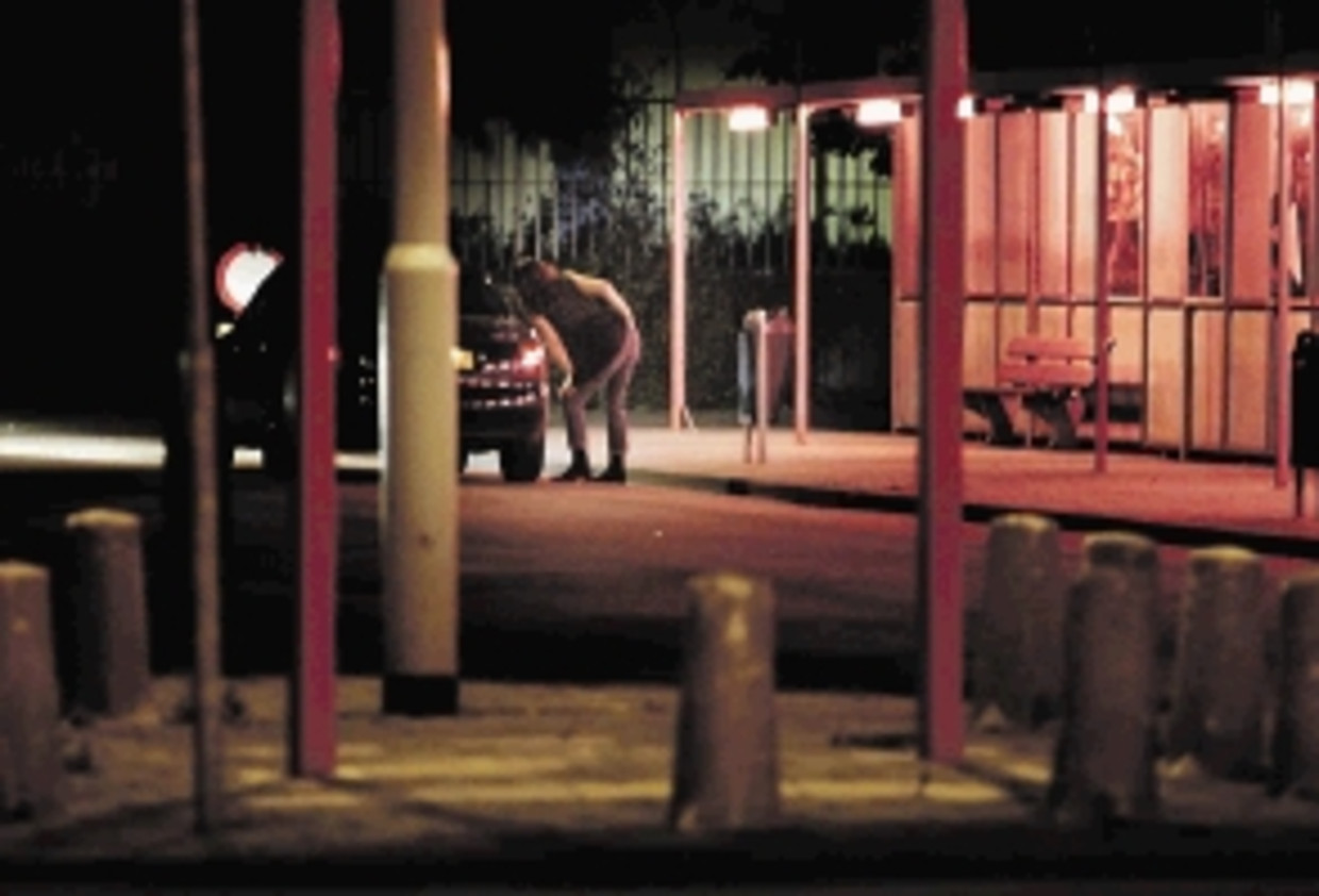 De inmiddels gesloten tippelzone aan de Rotterdamse Keileweg. (FOTO ANP) Beeld 
