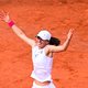 Iga Swiatek verslaat Karolina Muchova en wint derde titel op Roland Garros