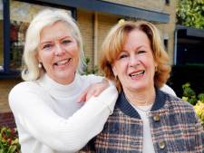 Met je buren op vakantie, Petra (62) en Antoinette (68) deden het (en het werd komisch) 