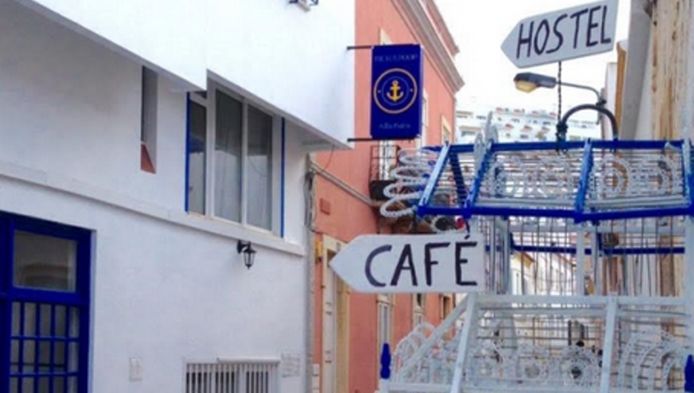 Het hostel in Albufeira waar de meisjes verbleven.