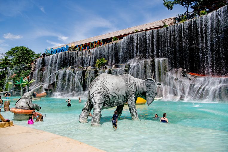 Het atrractiepark in de sfeer van Escobars dierentuin. Beeld 