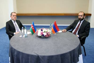Buitenlandminister Armenië ontmoet Azerbeidzjaanse ambtgenoot voor het eerst na spanningen
