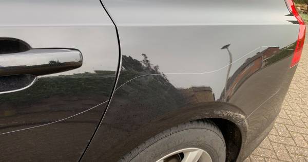 Negen auto's bekrast in Megen, 500 euro beloning voor de gouden tip - BD.nl