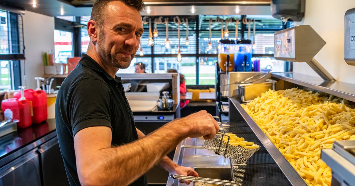 Frituur in Schoondijke staat te koop: ‘Het is steeds moeilijker goed personeel te vinden’