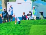 Golfer slaat bal tegen vogel tijdens US Women's Open