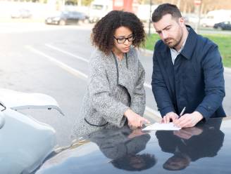Verkeersongeval met tegenpartij met dezelfde verzekeraar als jij: wat zijn de financiële en praktische gevolgen?
