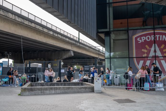 Harry Styles-fans kamperen het Sportpaleis om er donderdag als eerste bij te zijn.