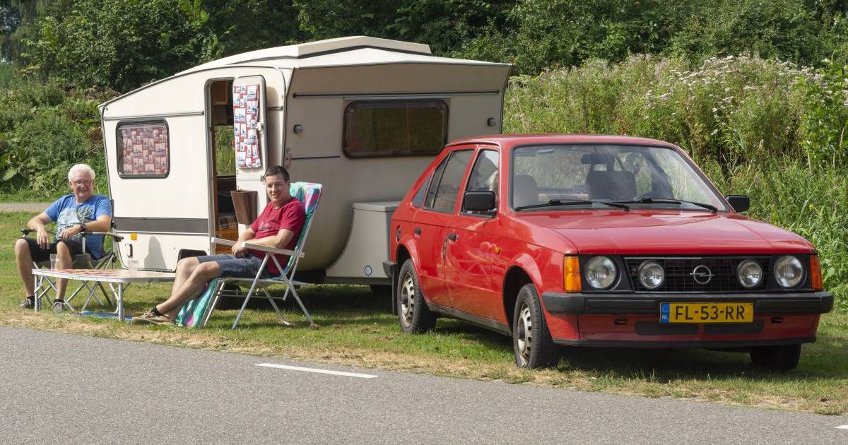 Adrie van Mil’s Affordable 1980s Campervan Draws Attention at the Campsite