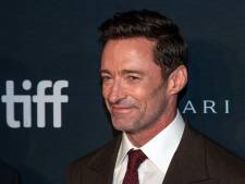 Hugh Jackman supplie l’Académie des Oscars de ne pas récompenser Ryan Reynolds
