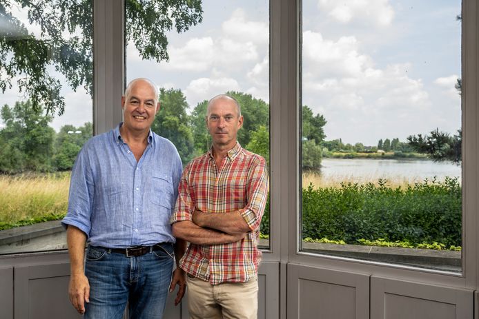 Buurtbewoners langs Schelde zijn knijtenplaag meer dan beu: Guy sleept ...