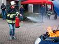 Deze verstandelijk gehandicapten mochten brandweerman spelen: ‘Nóóit bij het vuur wachten!’