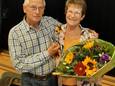 Nico van Vroonhoven en zijn vrouw Lenie, na de ontvangst van de bronzen erepenning van de gemeente Nuenen.