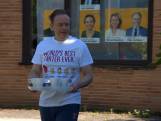Bart De Wever komt naar buiten in opvallend T-shirt: "World's best farter ever"