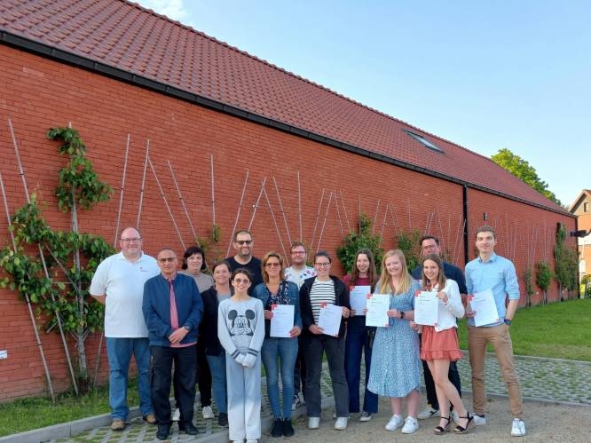 Twaalf deelnemers behalen diploma Eerste hulp en Helper
