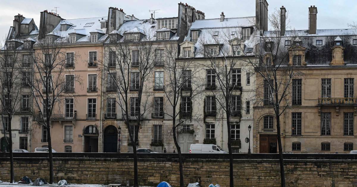 Paris is investigating the risk of collapsing balconies along the Seine River during the Olympic Games  outside