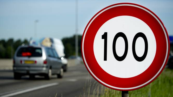 AWV stuurt departement Omgeving bij: maximum 100 kilometer per uur op E17 richting Frankrijk ‘enkel in functie van verkeersintensiteit’